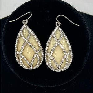 ✨🎊✨ LAURA SPARKLY EARRINGS NWT